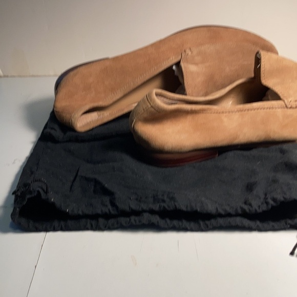 Banana Republic beige suede size 9 ½. Decorative stitching on top. - Picture 6 of 6
